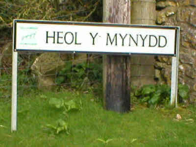 Heol-y-Mynydd signage